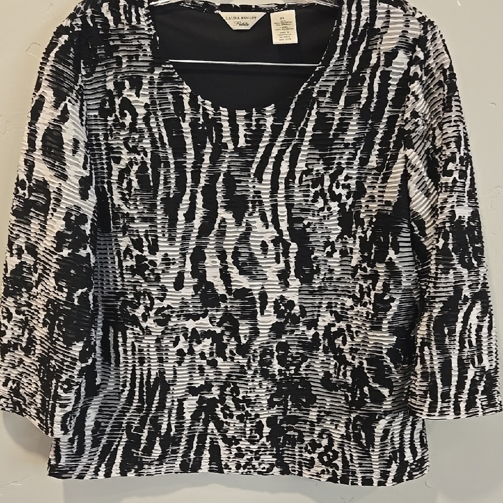 Black and White Patterned Top